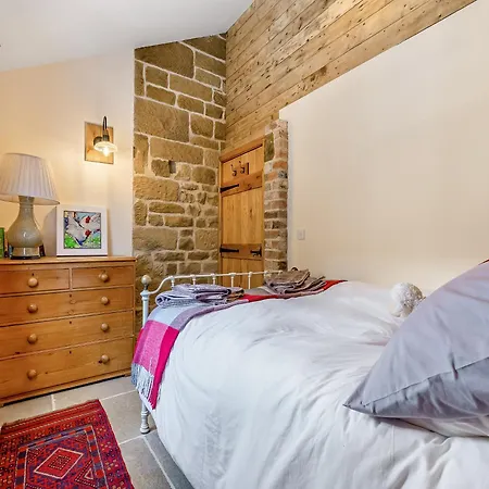 The Gin Gang * Whorlton